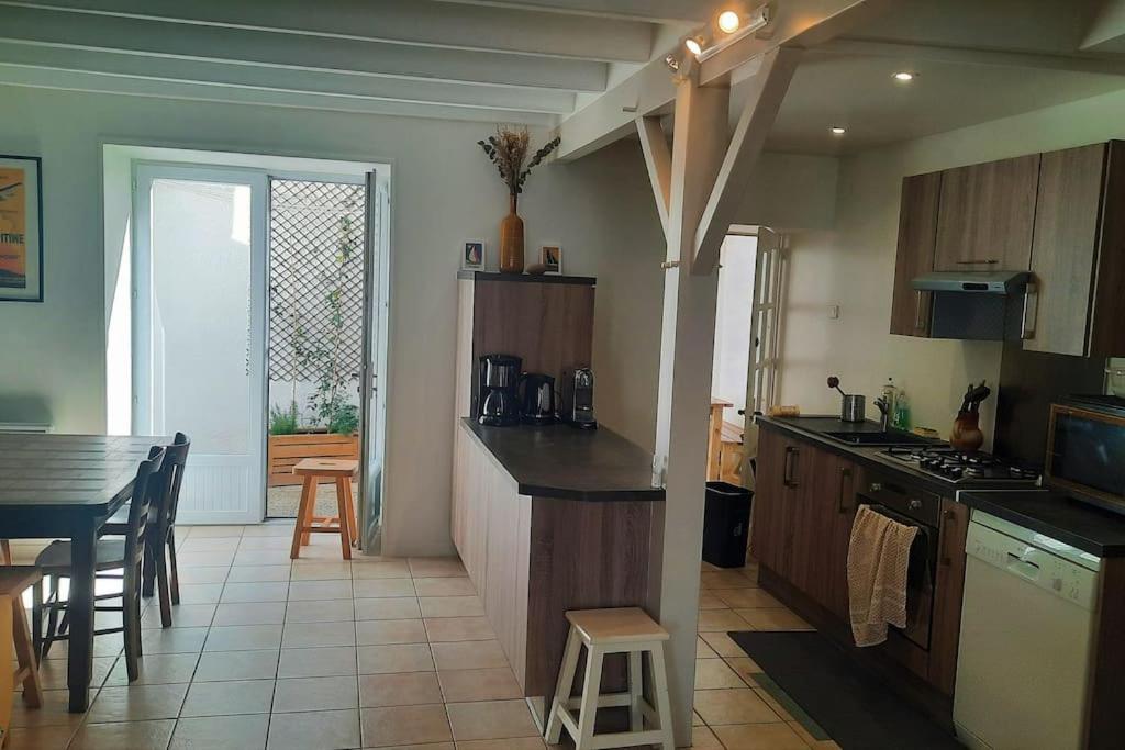 Maison De Pecheur Renovee Avec Cour Proche Du Port Les Sables-dʼOlonne 외부 사진